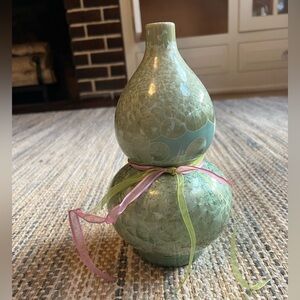 Charming Green Vase with Ribbon Details